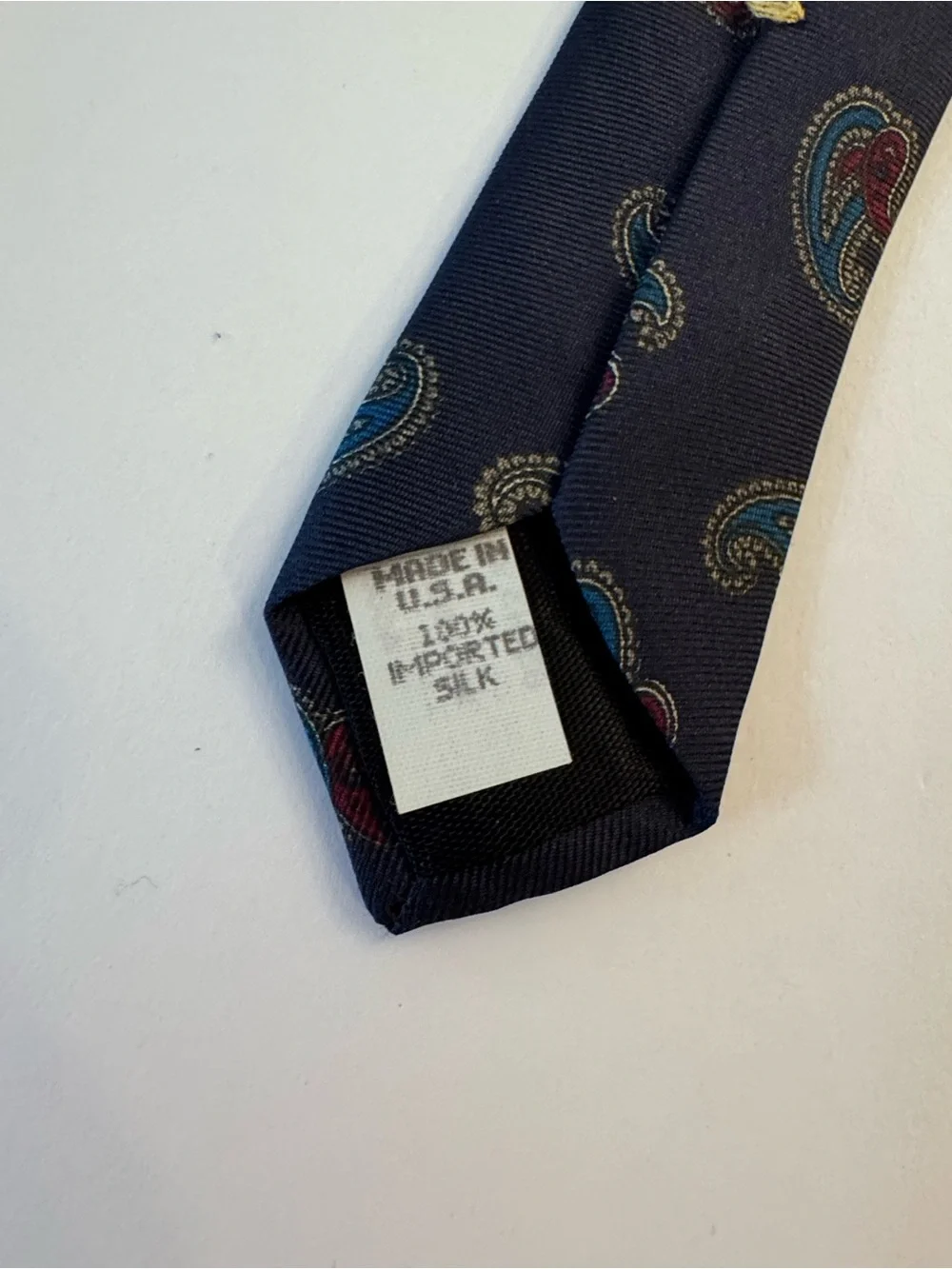 Vintage 100% silk Wembley Mens Neck Tie